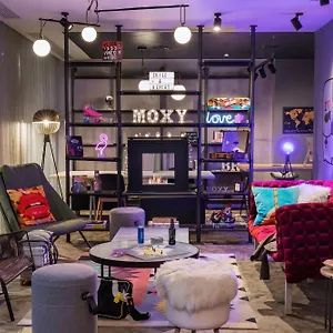 3* מלון Moxy Old Town